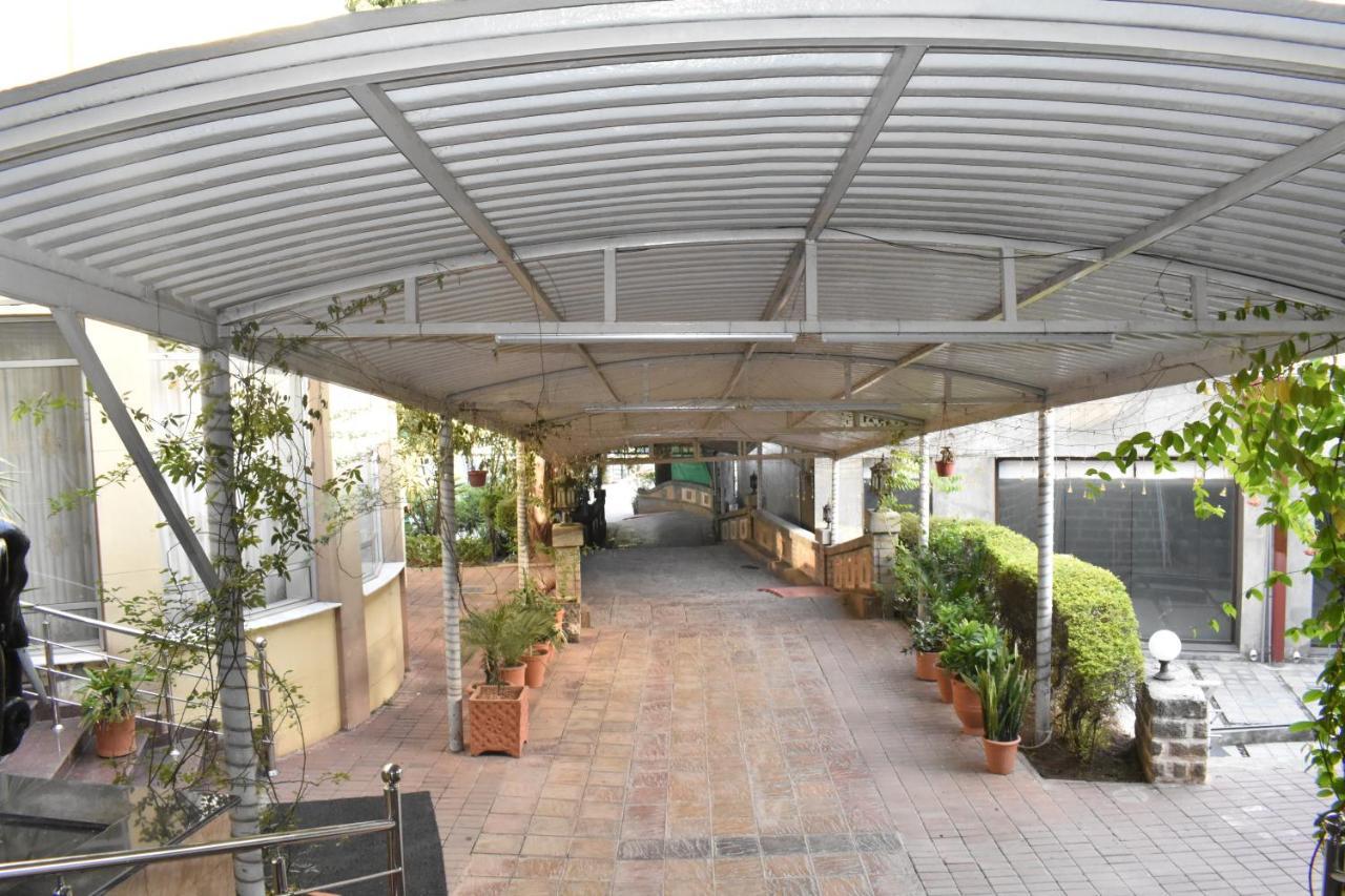 Safari Club 1 Hotel Rawalpindi Buitenkant foto