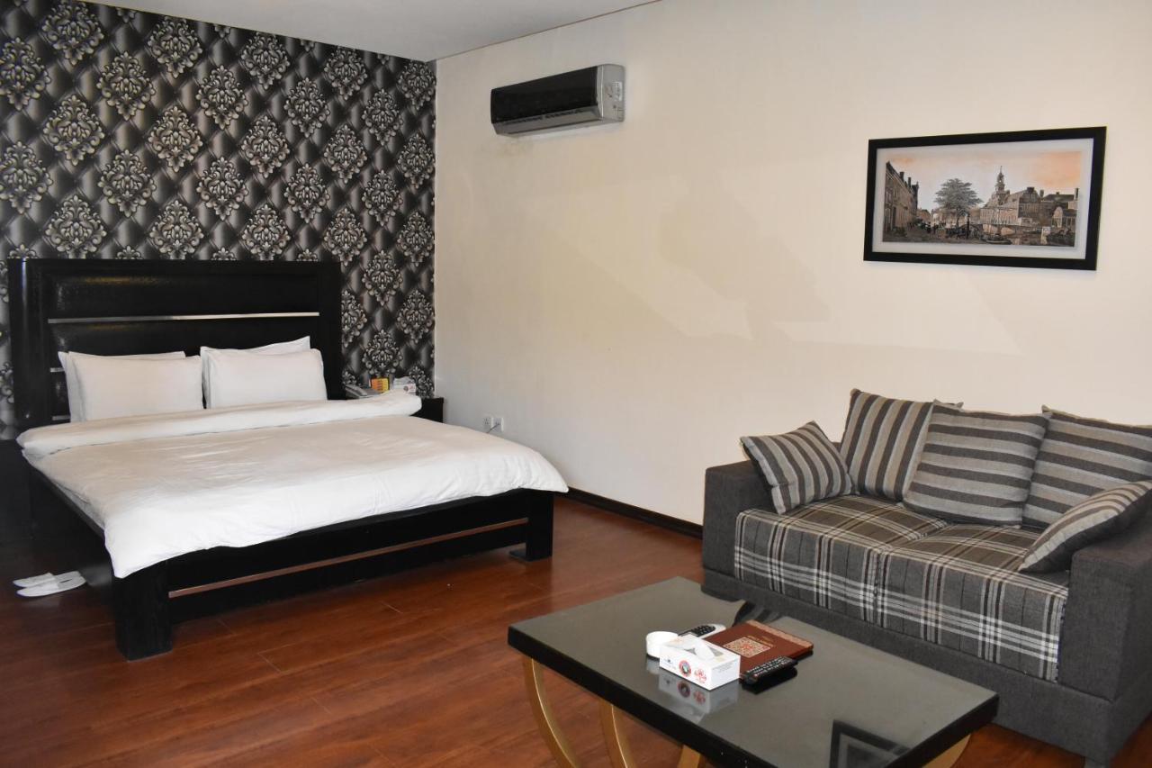 Safari Club 1 Hotel Rawalpindi Buitenkant foto