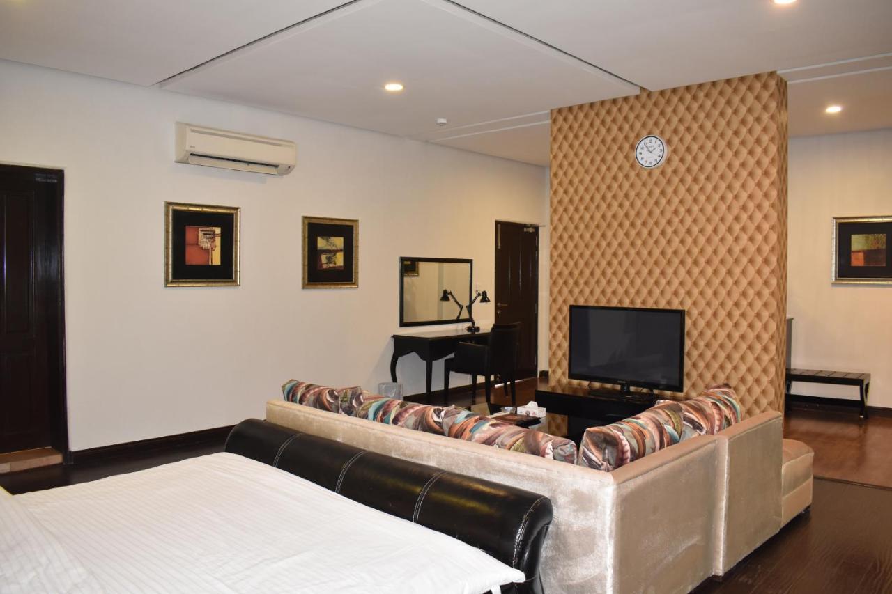 Safari Club 1 Hotel Rawalpindi Buitenkant foto